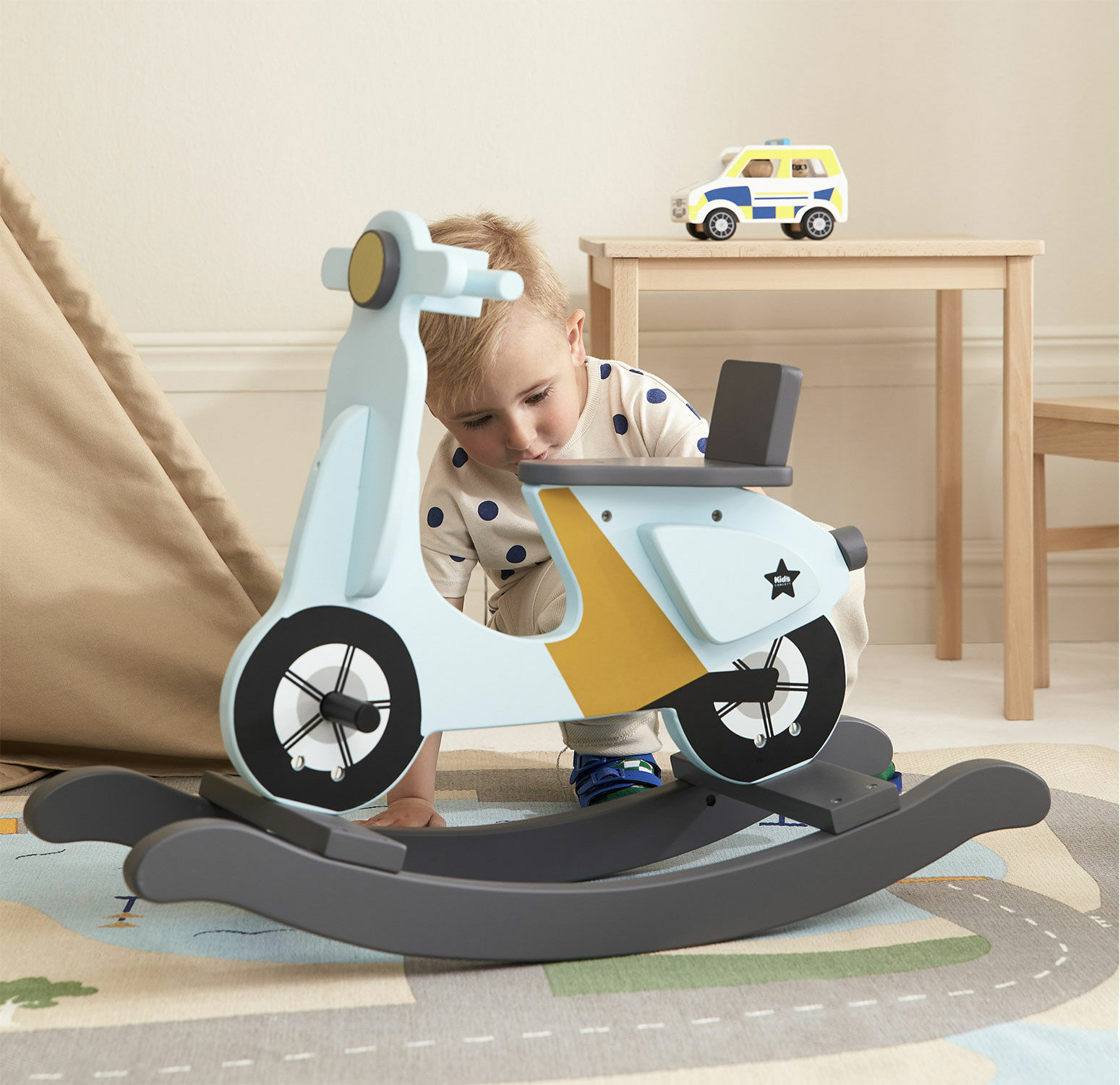 "Schaukel-Scooter hellblau" (für Kinder ab 18 Monaten) von Kid's Concept