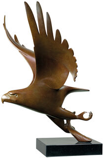 Skulptur "Raubvogel mit Fisch Nr. 1", Bronze braun