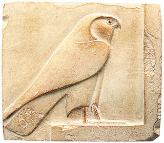 Ägyptisches Sandstein-Relief "Horus-Falke"