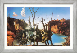 Bild "Swan Reflecting Elephants - Schwäne spiegeln Elefanten wider" (1937), gerahmt von Salvador Dalí